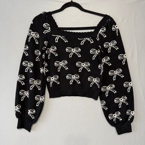 Willow & Wind Womens Cropped Bow Print Knit Sweater Medium Scallop Hem Preppy